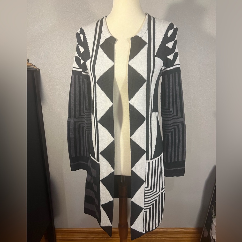 Cato Long Black & White Geometric Sweater Cardigan Woman’s Size Small